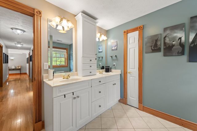 12 Pheasant Lane, New Boston, NH 03070