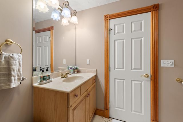 12 Pheasant Lane, New Boston, NH 03070
