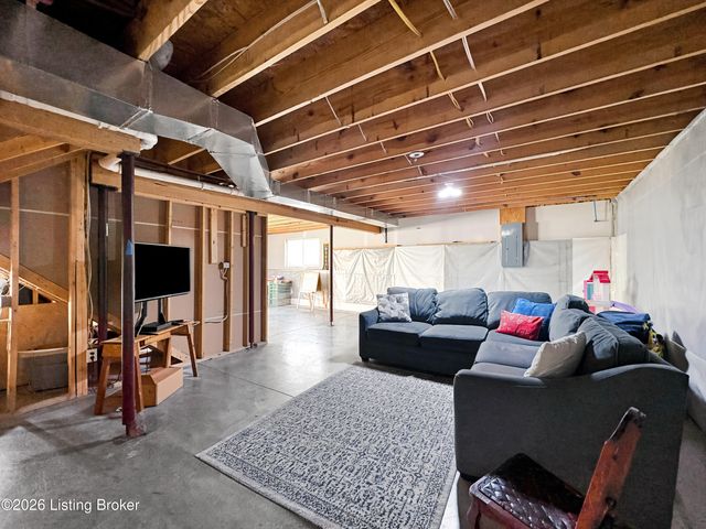 141 S River Crest, Mt Washington, KY 40047