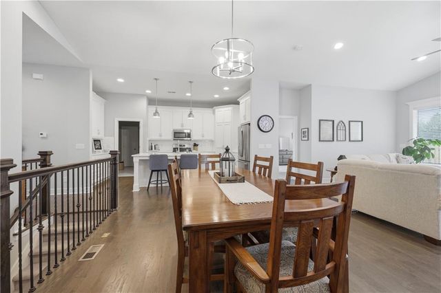1122 SW Cheshire Drive, Lee's Summit, MO 64083