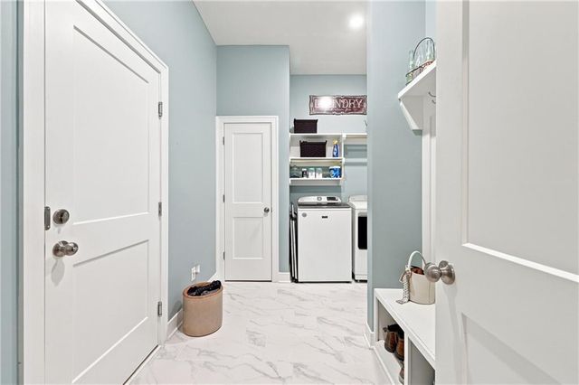 1122 SW Cheshire Drive, Lee's Summit, MO 64083