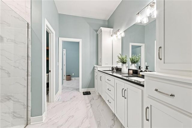 1122 SW Cheshire Drive, Lee's Summit, MO 64083
