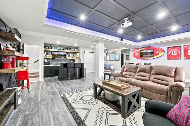 1122 SW Cheshire Drive, Lee's Summit, MO 64083
