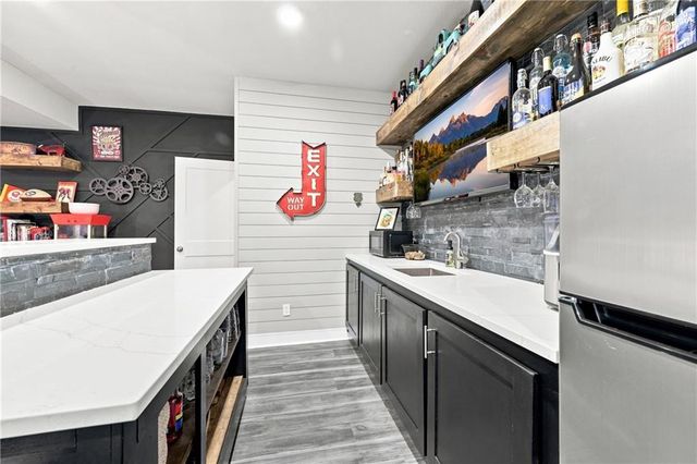 1122 SW Cheshire Drive, Lee's Summit, MO 64083