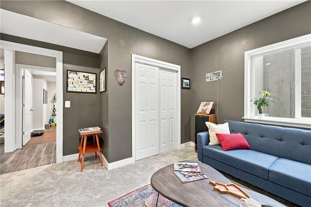 1122 SW Cheshire Drive, Lee's Summit, MO 64083