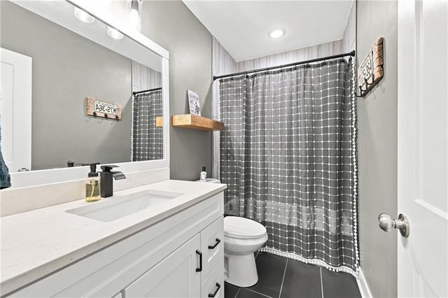 1122 SW Cheshire Drive, Lee's Summit, MO 64083