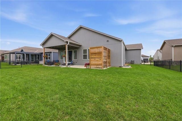 1122 SW Cheshire Drive, Lee's Summit, MO 64083