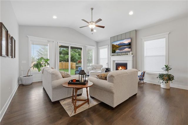 1122 SW Cheshire Drive, Lee's Summit, MO 64083