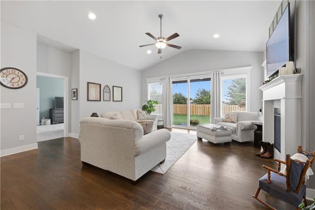1122 SW Cheshire Drive, Lee's Summit, MO 64083