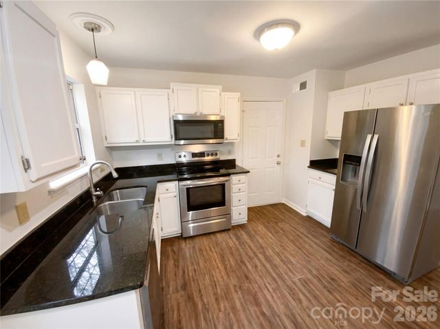 5719 Rocbridge Lane, Charlotte, NC 28208