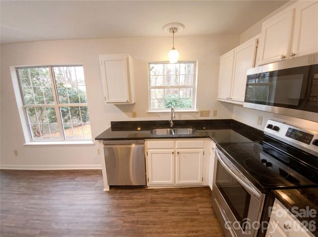 5719 Rocbridge Lane, Charlotte, NC 28208