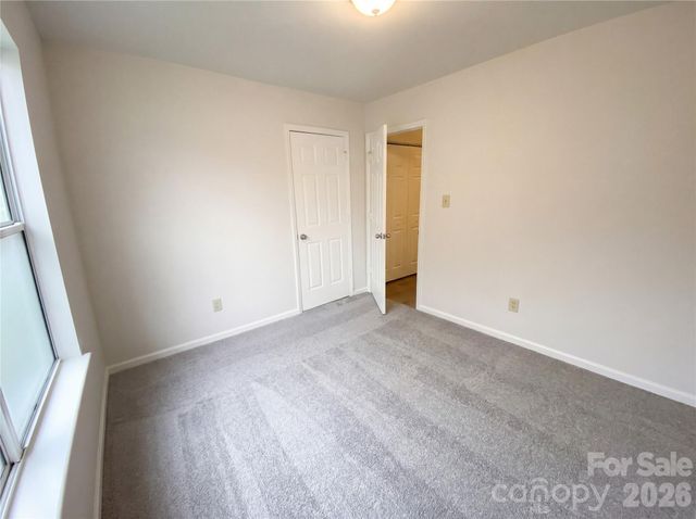 5719 Rocbridge Lane, Charlotte, NC 28208