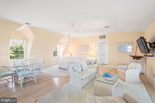 7831 SOUTHDOWN RD, Alexandria, VA 22308