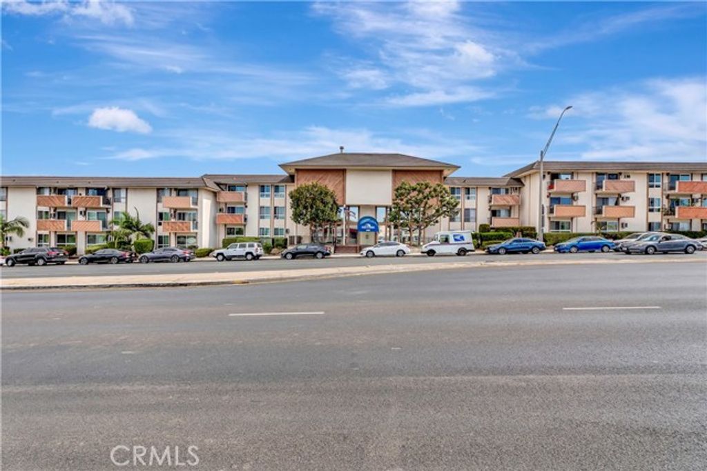 5585 E Pacific Coast HWY 342, Long Beach, CA 90804