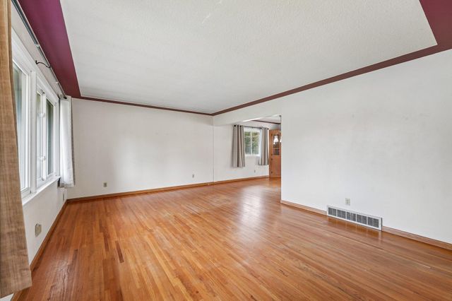 585 9th Street N, Bayport, MN 55003