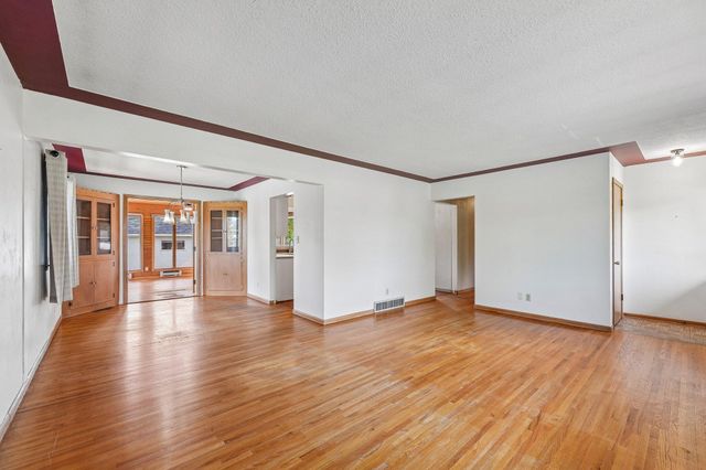 585 9th Street N, Bayport, MN 55003
