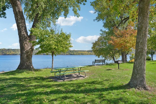 585 9th Street N, Bayport, MN 55003