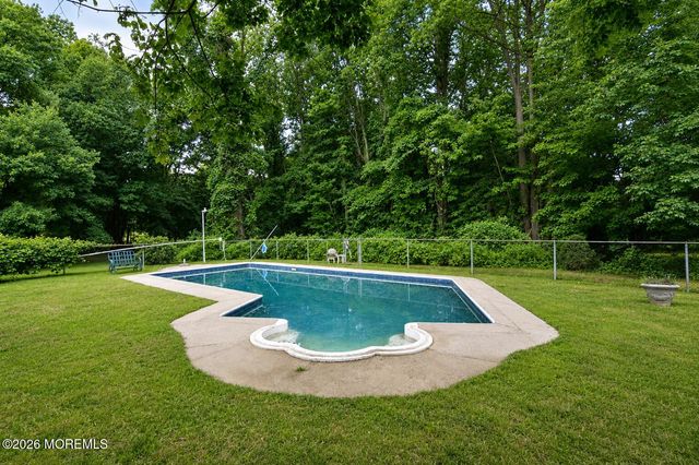 85 Swartzel Drive, Middletown, NJ 07748