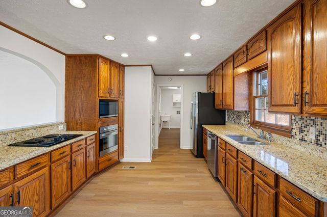 1330 Hidden Circle Drive, Sugar Hill, GA 30518