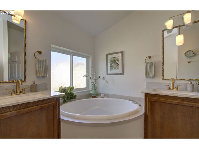 5101 Ne 121ST Ave 180, Vancouver, WA 98682
