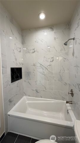 9025 38th Avenue S, Seattle, WA 98118