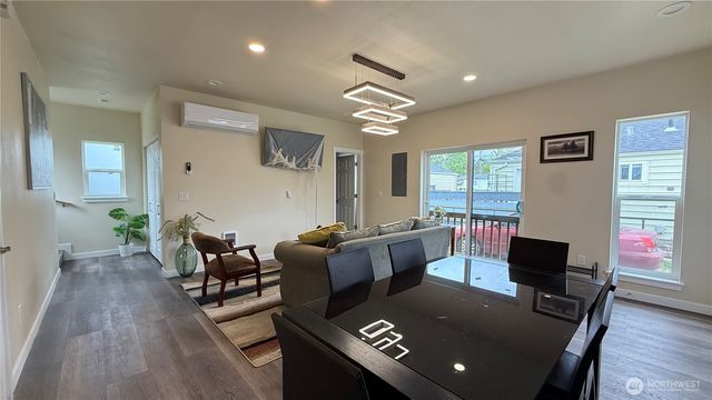 9025 38th Avenue S, Seattle, WA 98118