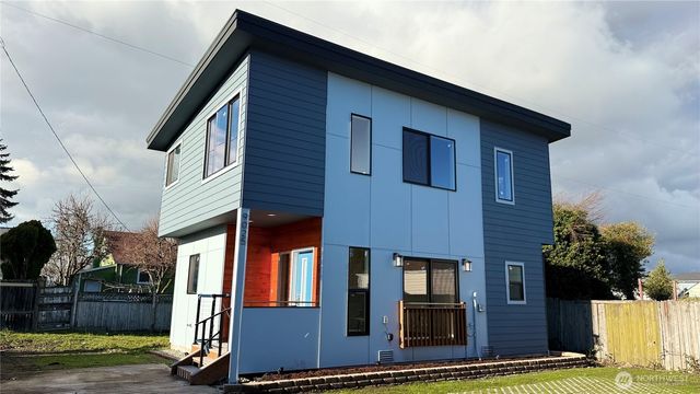 9025 38th Avenue S, Seattle, WA 98118