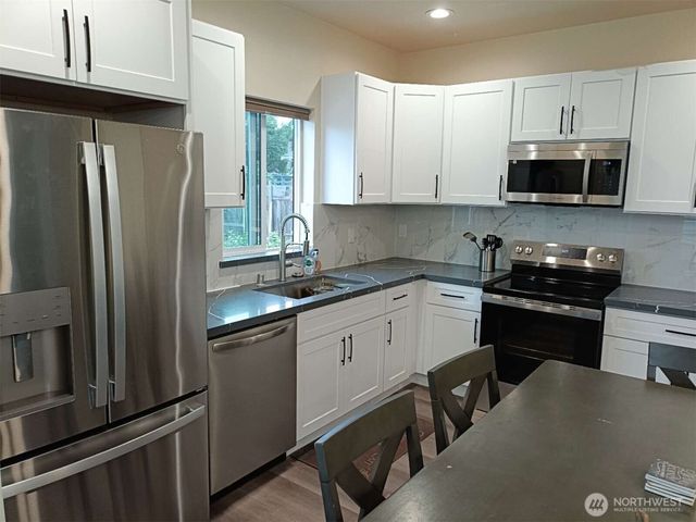 9025 38th Avenue S, Seattle, WA 98118