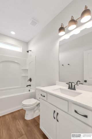 10525 S 113th Street, Papillion, NE 68046