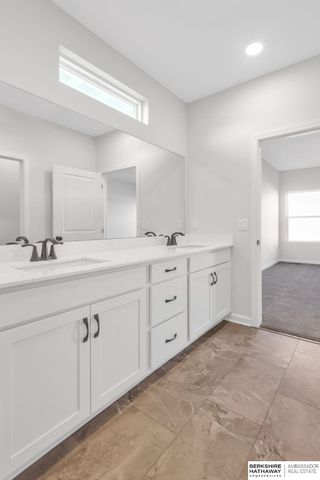 10525 S 113th Street, Papillion, NE 68046