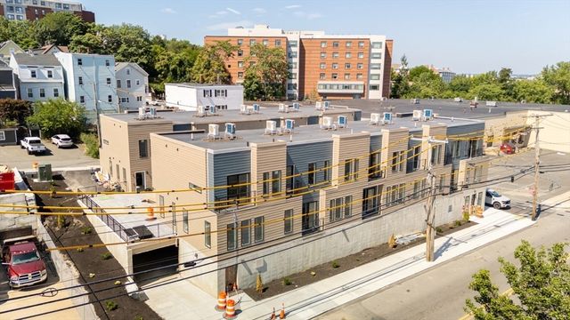150 Williams 14, Chelsea, MA 02150