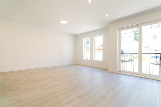150 Williams 14, Chelsea, MA 02150