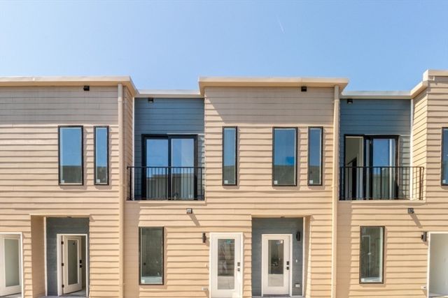 150 Williams 14, Chelsea, MA 02150