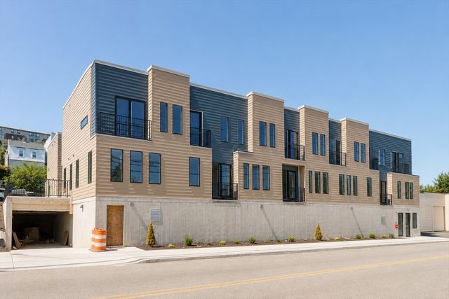 150 Williams 14, Chelsea, MA 02150