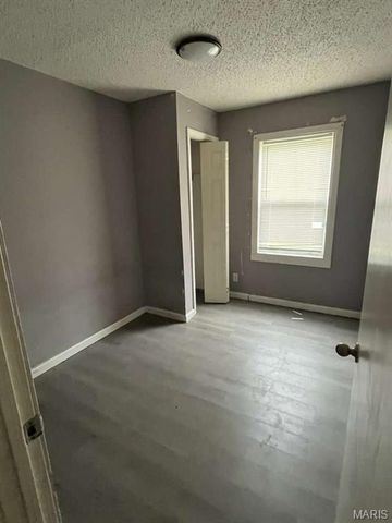 417 Mueller Avenue, St Louis, MO 63135