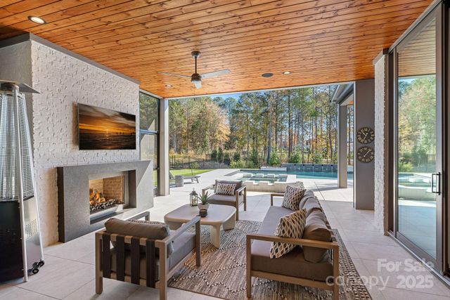 21119 Vandrake Circle, Davidson, NC 28036