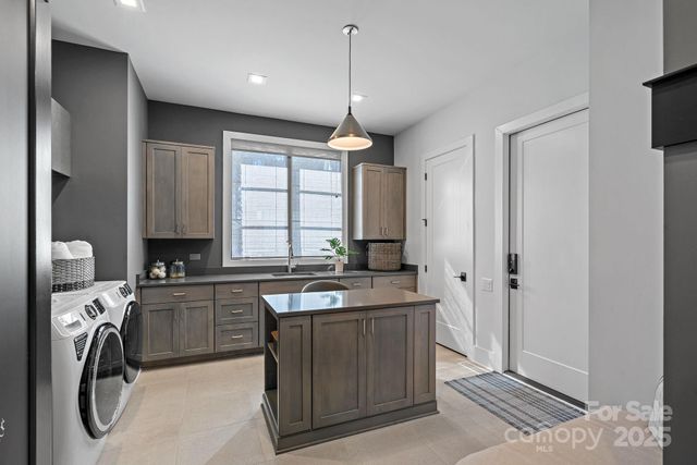 21119 Vandrake Circle, Davidson, NC 28036