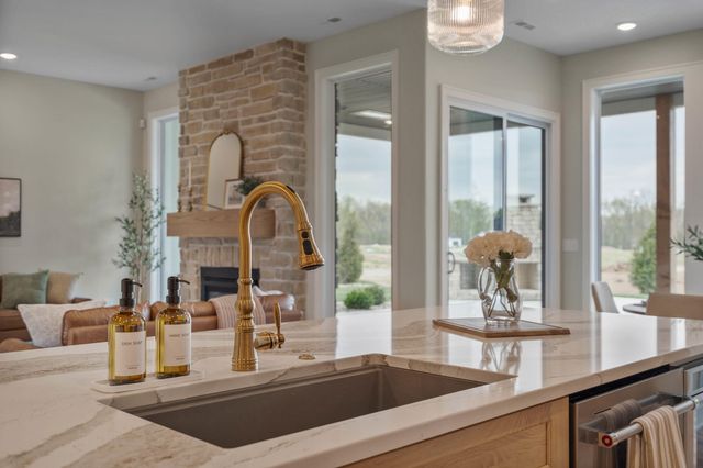 6501 CROMFORD LN, Columbia, MO 65201