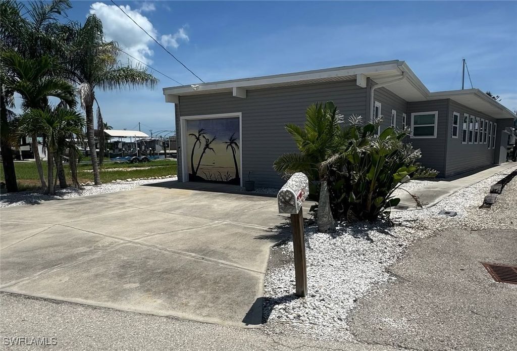 3827 Coconut DR, St James City, FL 33956