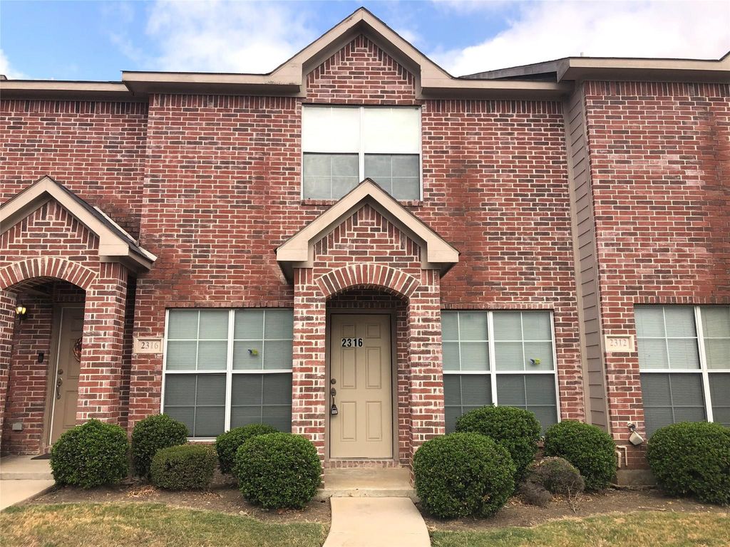 2316 Calendar Court, Grand Prairie, TX 75050