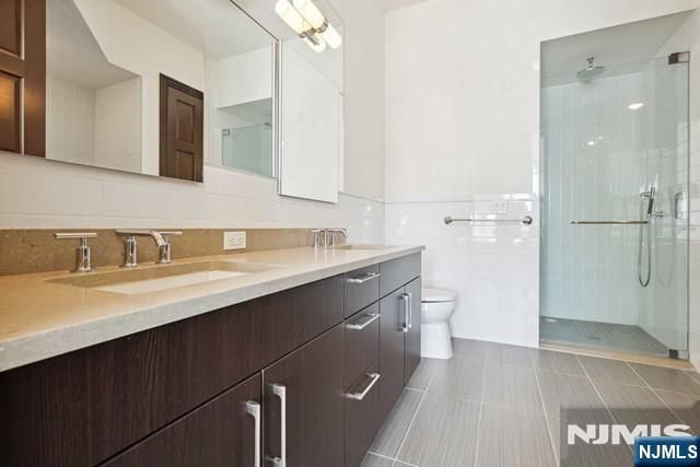9 Somerset Lane 605, Edgewater, NJ 07020