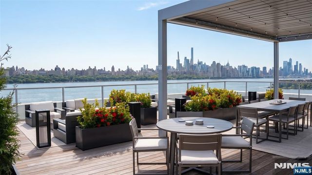 9 Somerset Lane 605, Edgewater, NJ 07020