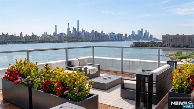 9 Somerset Lane 605, Edgewater, NJ 07020