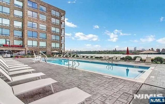 9 Somerset Lane 605, Edgewater, NJ 07020