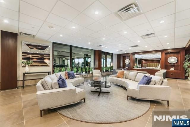 9 Somerset Lane 605, Edgewater, NJ 07020