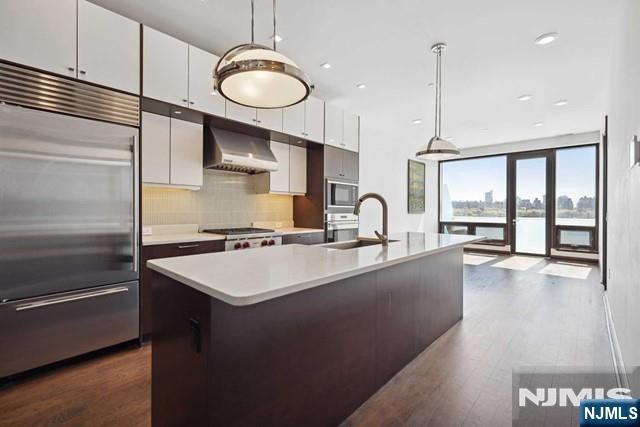 9 Somerset Lane 605, Edgewater, NJ 07020