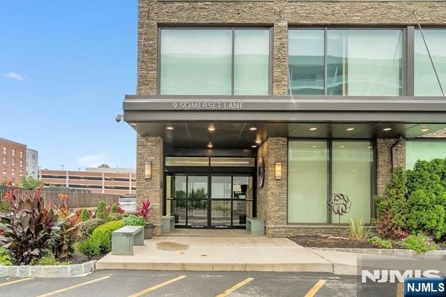 9 Somerset Lane 605, Edgewater, NJ 07020