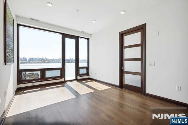 9 Somerset Lane 605, Edgewater, NJ 07020