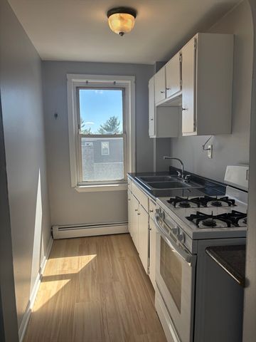 110 Capital St 3, Pawtucket, RI 02860