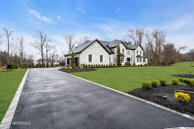 8 Saxon Court, Freehold, NJ 07728
